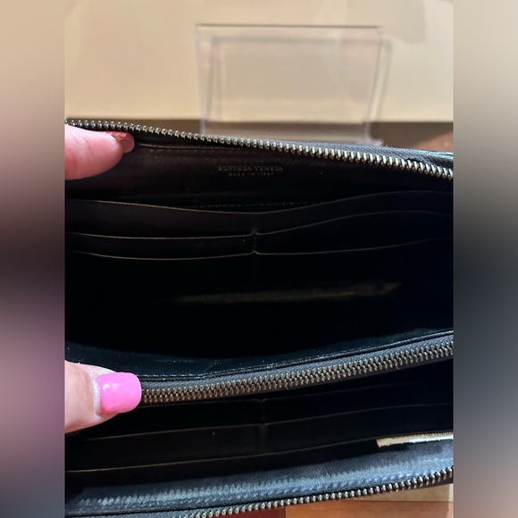 Bottega Veneta Intrecciato Nappa Leather Black Zip Wallet - Picture 8 of 13